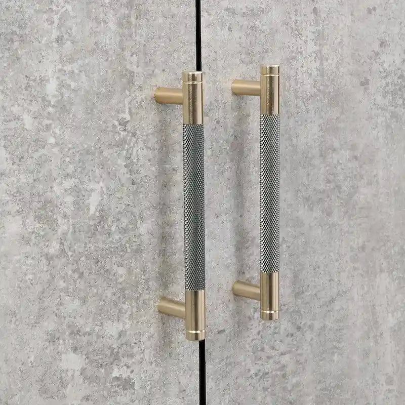 Buffet à quatre portes avec structure métallique et pieds croisés